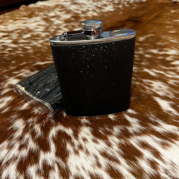 Black Glitter Flask - Picture 4 of 4